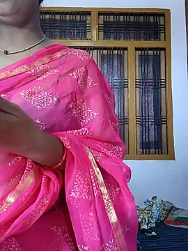 Snapshot of Bade-couple chatting on 11-14-25, 07:18 Bade-couple online show from 11-14-25, 07:18