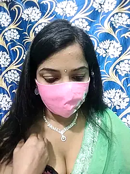 Honeya96 online show from 12-19-25, 06:53