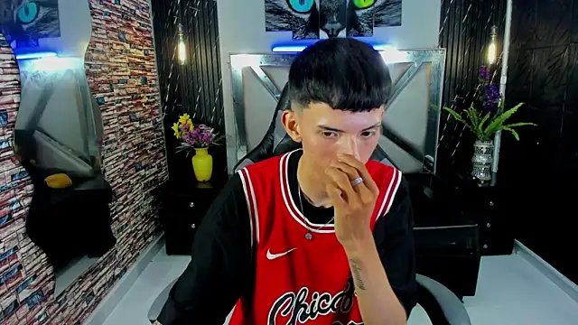 Arthur Loui online show from 11-08-25, 07:56