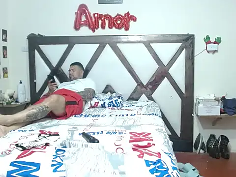 Snapshot of kendraandtommy chatting on 11-18-25, 09:08 kendraandtommy online show from 11-18-25, 09:08