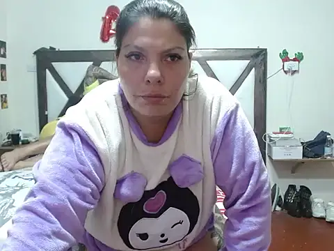 Snapshot of kendraandtommy chatting on 11-21-25, 03:49 kendraandtommy online show from 11-21-25, 03:49