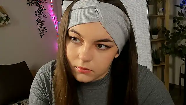 FrancescaCavaliere online show from 11-25-25, 09:09