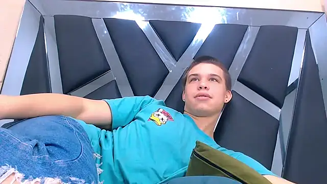 Liam York  online show from 12-03-25, 01:20