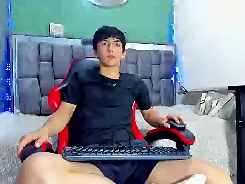 ElanGiraldo online show from 04-07-26, 11:04