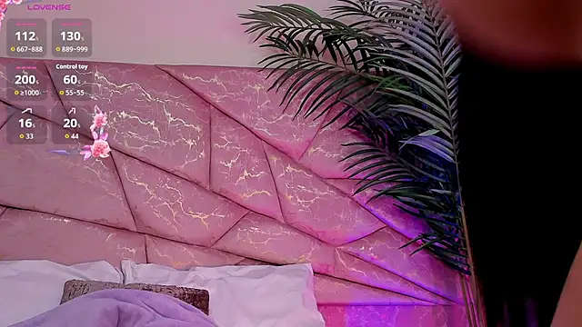  Naomi Fox  online show from 12-23-25, 05:27