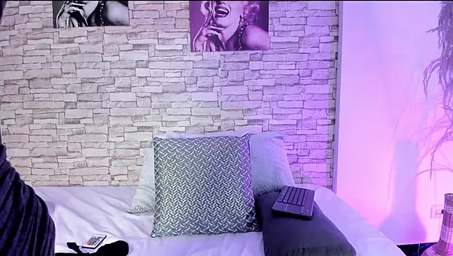 sofiaalarson online show from 02-28-26, 01:50