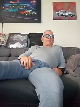 andy-1961 online show from 11-17-25, 02:45