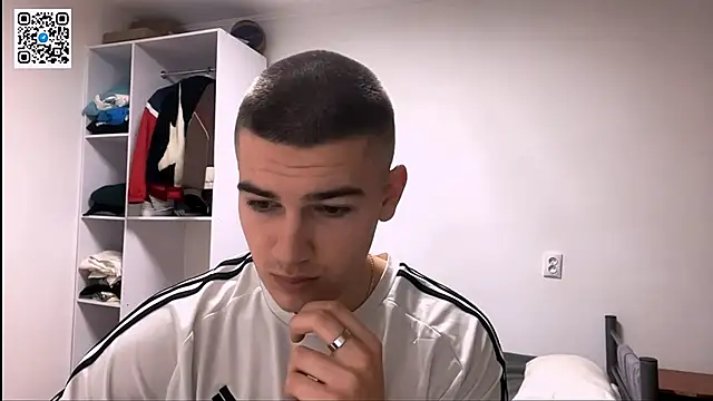 Snapshot of _BarePulse chatting on 02-17-26, 08:59 BarePulse online show from 02-17-26, 08:59