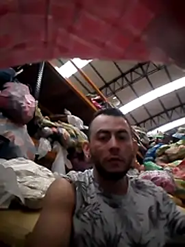 Snapshot of Cami131025 chatting on 03-04-26, 12:33 Cami131025 online show from 03-04-26, 12:33