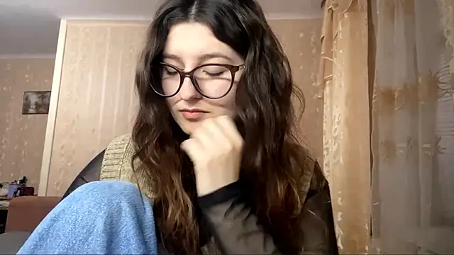 Snapshot of DonnieBooton chatting on 11-11-25, 01:44 DonnieBooton online show from 11-11-25, 01:44