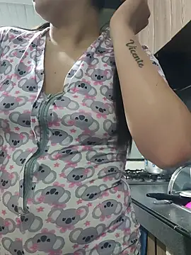 Snapshot of Little-Sammy chatting on 11-14-25, 04:11 Little-Sammy online show from 11-14-25, 04:11