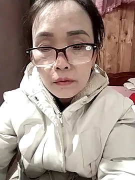 Feeling-hot online show from 11-19-25, 06:41