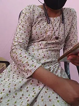 Iamyourdarling online show from 12-18-25, 05:46