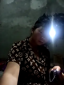 Snapshot of vangkt-cute chatting on 03-24-26, 06:35 vangkt-cute online show from 03-24-26, 06:35