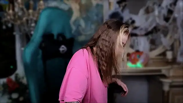 Snapshot of LeilaUvrays chatting on 11-11-25, 03:34 LeilaUvrays online show from 11-11-25, 03:34