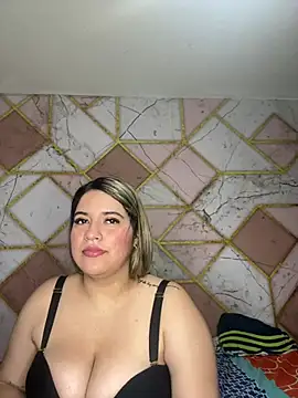 Snapshot of Amira_Malia chatting on 02-07-26, 01:59 Amira Malia online show from 02-07-26, 01:59