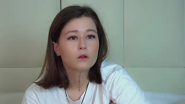 Snapshot of MiaJoys chatting on 11-25-25, 06:52 MiaJoys online show from 11-25-25, 06:52