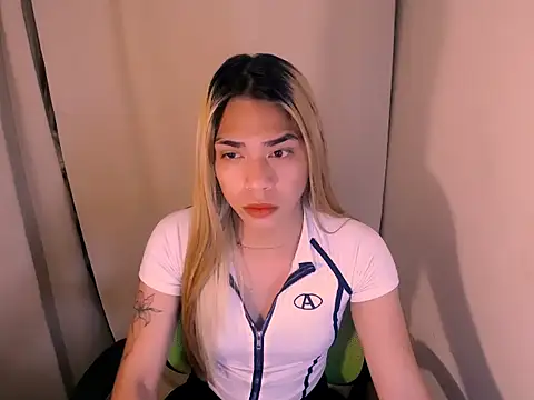 Snapshot of velvetviper06 chatting on 04-07-26, 03:29 velvetviper06 online show from 04-07-26, 03:29