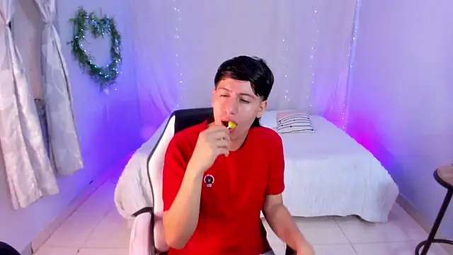 Snapshot of thiagoramirez_ chatting on 11-12-25, 02:01 thiagoramirez online show from 11-12-25, 02:01