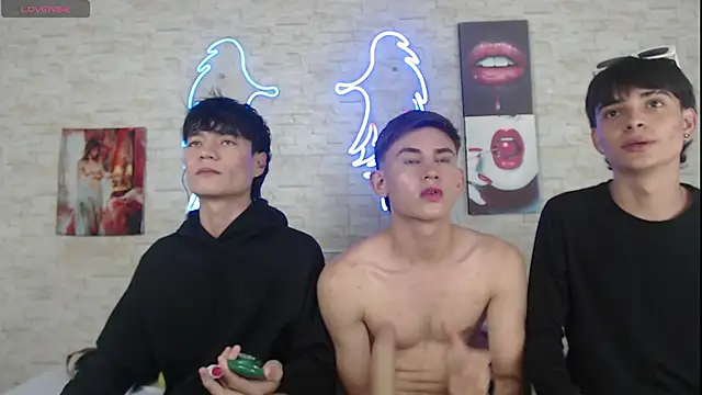 Snapshot of axel_milo_kairo_and_noa chatting on 11-15-25, 08:38 axel milo kairo and noa online show from 11-15-25, 08:38