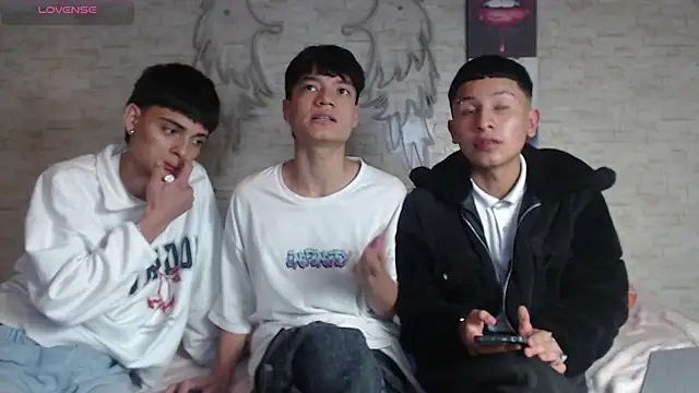 Snapshot of axel_milo_kairo_and_noa chatting on 11-27-25, 10:01 axel milo kairo and noa online show from 11-27-25, 10:01