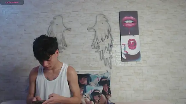 Snapshot of axel_milo_kairo_and_noa chatting on 01-09-26, 04:32 axel milo kairo and noa online show from 01-09-26, 04:32