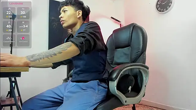 Snapshot of Juank_wss chatting on 11-12-25, 11:43 Juank wss online show from 11-12-25, 11:43