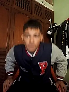 Santiagooo1233 online show from 11-17-25, 06:24