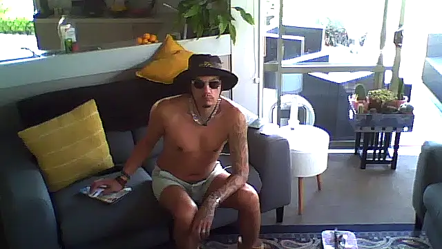 cloudyyyykiwi online show from 11-13-25, 08:41