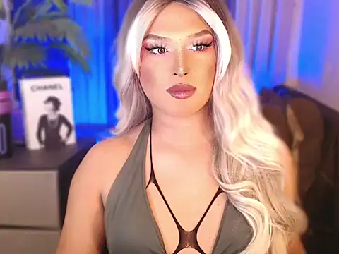 Snapshot of UrGoddess_Sofia chatting on 02-08-26, 05:05 UrGoddess Sofia online show from 02-08-26, 05:05