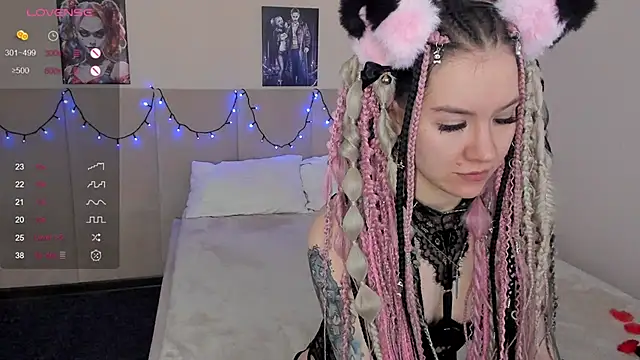 Lina Moony online show from 11-20-25, 02:01