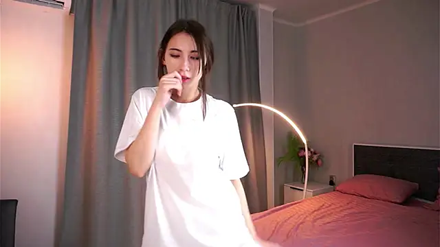 NanceeWestaway online show from 11-21-25, 04:27