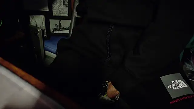 Snapshot of Chrisatmiami chatting on 03-21-26, 06:00 Chrisatmiami online show from 03-21-26, 06:00