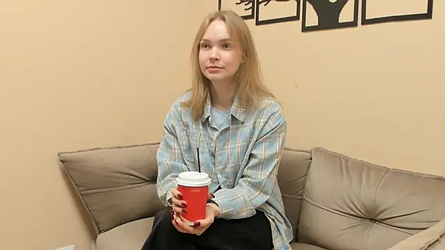 Snapshot of CortneyVacio chatting on 11-12-25, 07:42 CortneyVacio online show from 11-12-25, 07:42