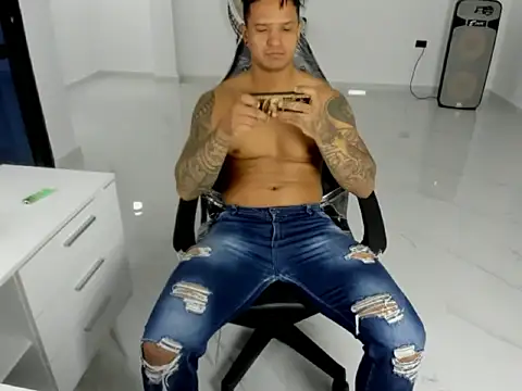 master leather online show from 04-01-26, 03:51