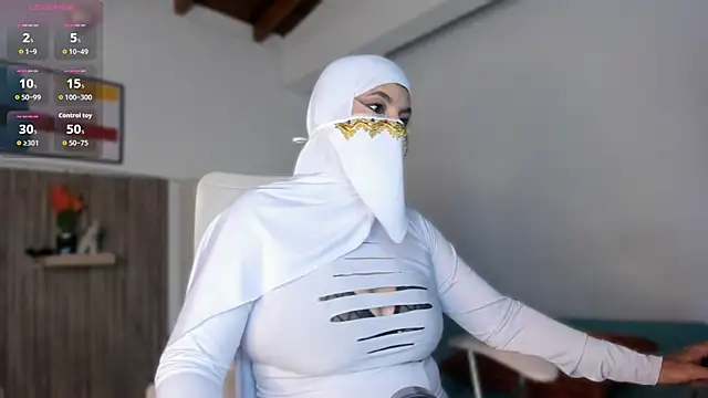 Hannaa Dolly online show from 11-17-25, 03:01