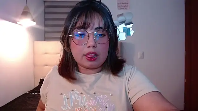 YiniBelle online show from 11-20-25, 03:28