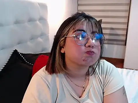 YiniBelle online show from 12-23-25, 12:52