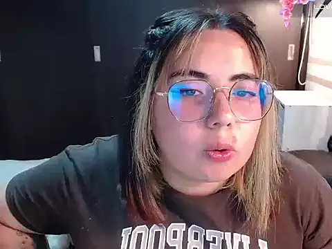 YiniBelle online show from 03-09-26, 01:20