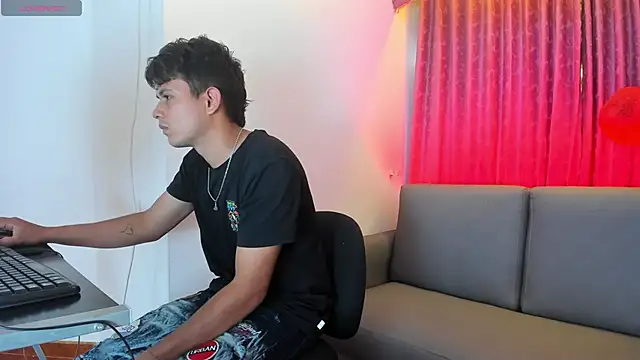 Snapshot of Hospick_white chatting on 11-14-25, 06:28 Hospick white online show from 11-14-25, 06:28