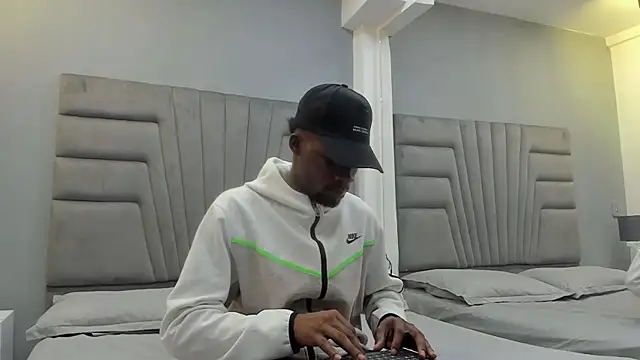 Snapshot of Ethan__OPry chatting on 12-18-25, 04:18 Ethan OPry online show from 12-18-25, 04:18