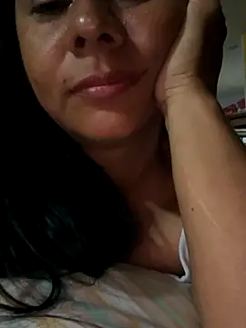 Snapshot of Aleja-198522 chatting on 11-15-25, 01:51 Aleja-198522 online show from 11-15-25, 01:51