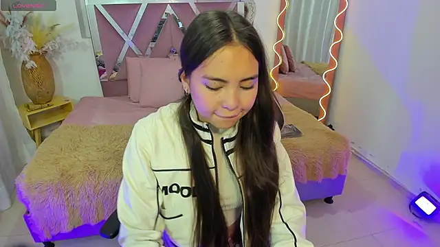 ISABELA TAY online show from 11-26-25, 11:44