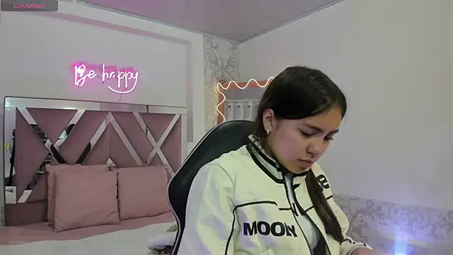 ISABELA TAY online show from 12-19-25, 11:39