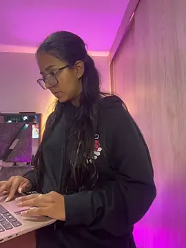 Snapshot of BabySofi_ chatting on 11-25-25, 12:10 BabySofi online show from 11-25-25, 12:10