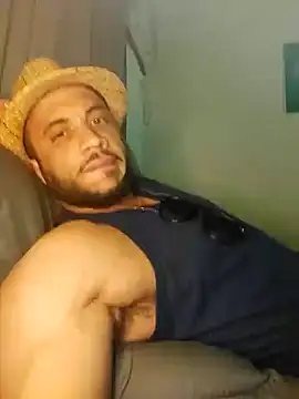 Snapshot of fireblond21 chatting on 11-13-25, 01:04 fireblond21 online show from 11-13-25, 01:04