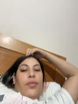 Anna Bitch Disgusting online show from 02-14-26, 04:31