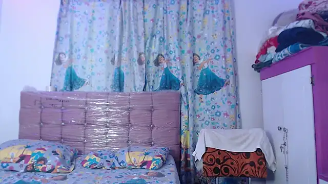 AishaOwens online show from 12-17-25, 08:26