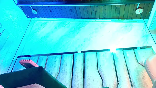 Caroline palmerr online show from 12-17-25, 03:23