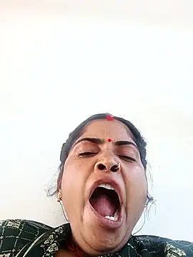 Snapshot of Pushpa_hotty chatting on 02-05-26, 04:17 Pushpa hotty online show from 02-05-26, 04:17